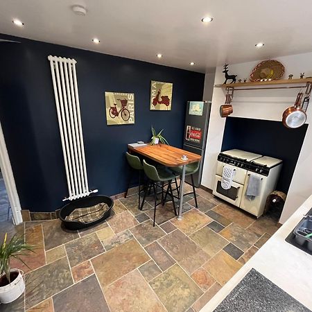 Wolf Hollow, Sleeps 4 Plus 2, Buxton Town Centre 外观 照片